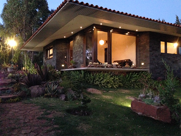 Cottage con jardín de suculentas
